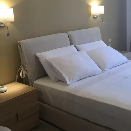 Nikos Ikies 4*