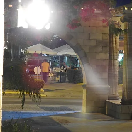 Nikos Ikies Casa de hóspedes 4*