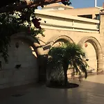 בית הארחה Nikos Ikies 4*