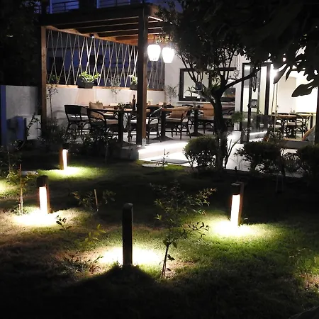 Nikos Ikies Theológos