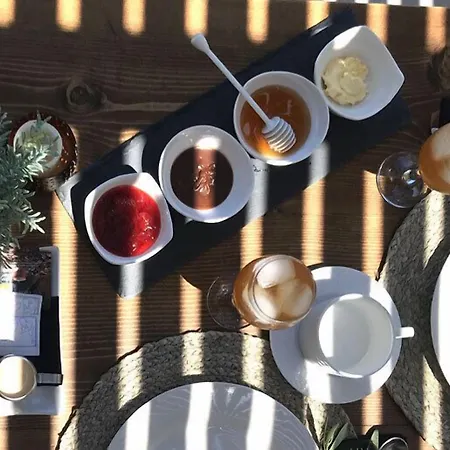 Pensjonat Nikos Ikies Theológos