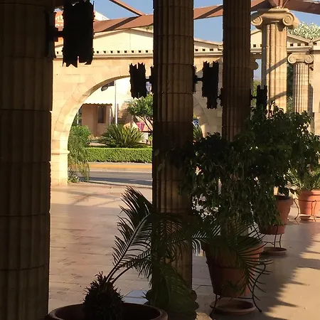 Nikos Ikies Theológos