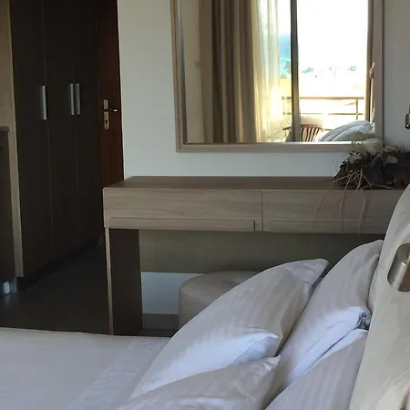 Pensjonat Nikos Ikies 4*