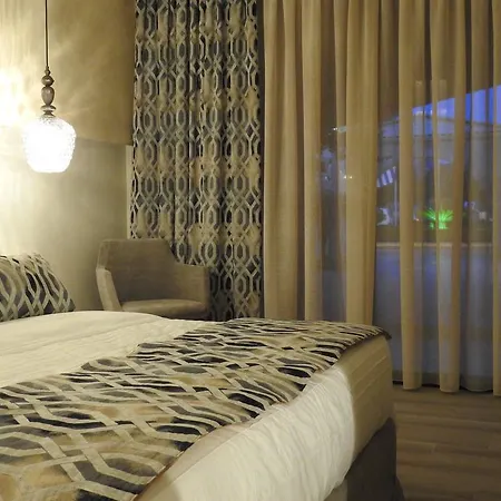 Nikos Ikies 4*