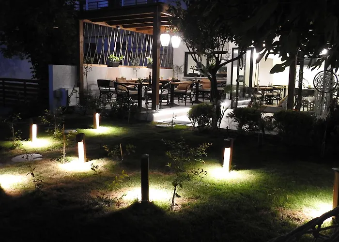 Nikos Ikies Theológos