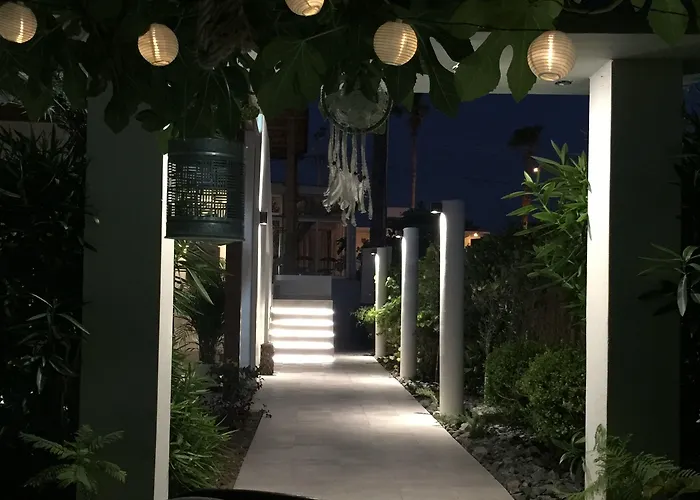 Nikos Ikies Pensiune Theológos