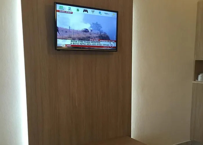 Nikos Ikies Theológos