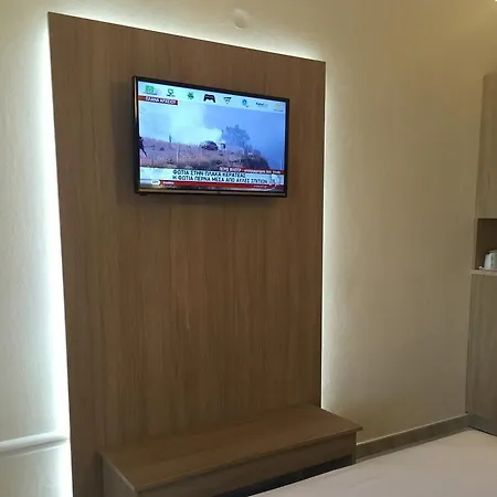 Nikos Ikies Theológos