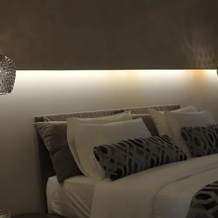 Nikos Ikies Theológos