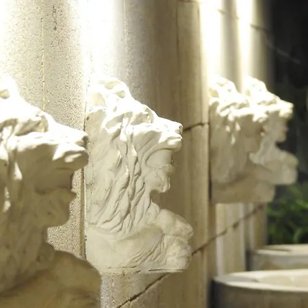 Nikos Ikies בית הארחה 4*