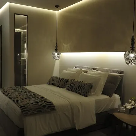 Nikos Ikies Theológos