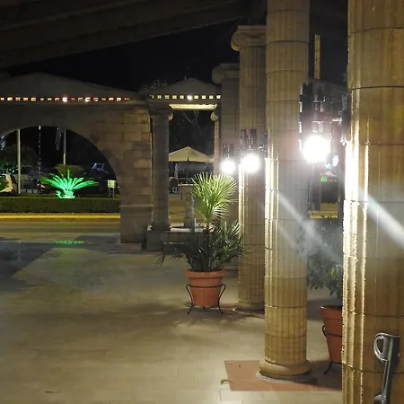 Nikos Ikies בית הארחה