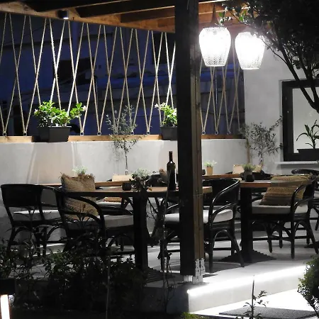 Nikos Ikies בית הארחה Theológos